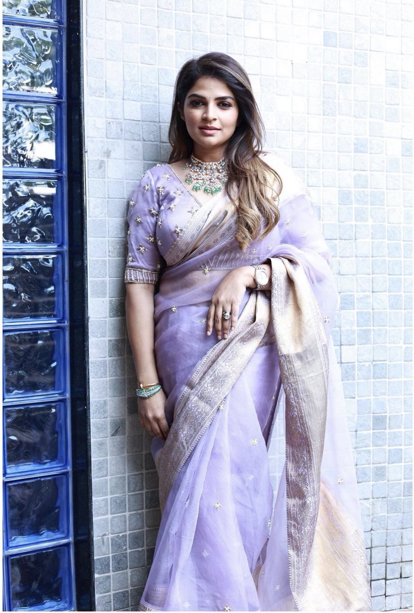 One of the most underrated beautiful women (in TFI hero’s spouses lo)

She is not only gorgeous but also has an excellent Styling & Best ethnic dressing👏🏻🔥😍

Such a classy lady..  #viranica
All Her outfits & jewelry are👌🏻🤩💯✅

Ps: No blind hate plz. Appreciate her Elegance👸🏻