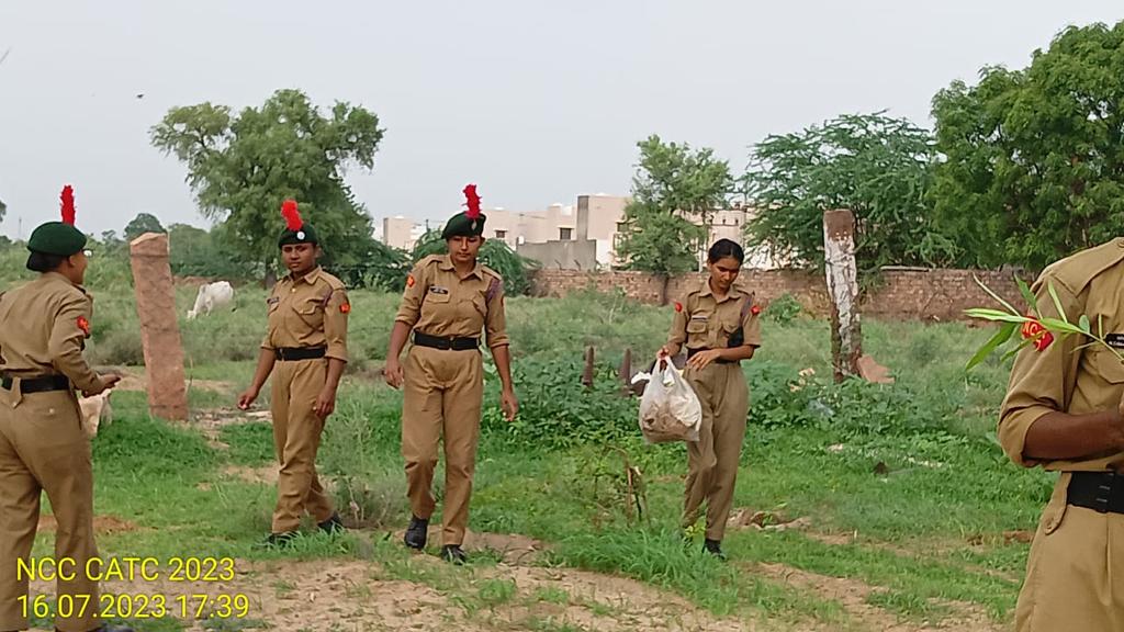NCCDteRajasthan's tweet photo. 3 Raj Girls Bn, NCC under Gp HQ Jodhpur conducted a Cleanliness drive at Gaushala along with NGO Geo International. @HQ_DG_NCC @Lalit_DDGRajNCC @mygovindia @RajGovOfficial https://t.co/5Y9JIr0P0Q
