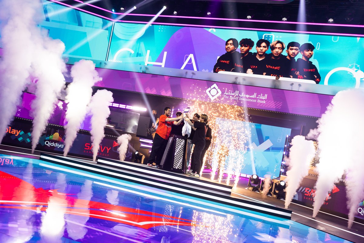 MonomaxSportsTV's tweet photo. ปังไม่ไหว!! ขอแสดงความยินดีกับทีม "VAMPIRE ESPORTS" 🦇🏆🦇 แชมป์โลก 2 สมัย คว้าเงินรางวัล 21.9 ล้านบาท
อ่านต่อ : https://t.co/Qgs4RXqukV
รับชมคลิปสัมภาษณ์ได้ที่ : https://t.co/tFF0yuHtWw
.
#VampireEsports #VPE #Nevergiveup
#PUBG #PUBGMOBILE #PUBGMTH
#PUBGMESPORTS #PMWI2023 https://t.co/F0eOywZFLW