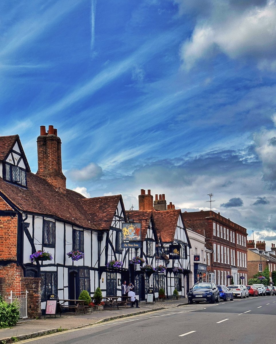 The Kings Arms, Old Amersham.
#amersham #chilterns #buckinghamshire #cloud #sky #countryside #aonb #landscape #weather #cloudformation #architecture #kingsarmsamersham #pub #kingsarms #listedbuilding #15thcentury #history #historic #historicarchitecture