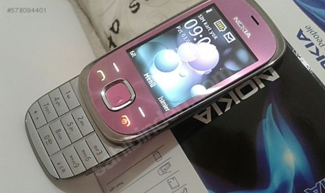 ananingz's tweet photo. @binge2purge i think i was 9 when i got my moms old phone https://t.co/zWtoKtjdf9