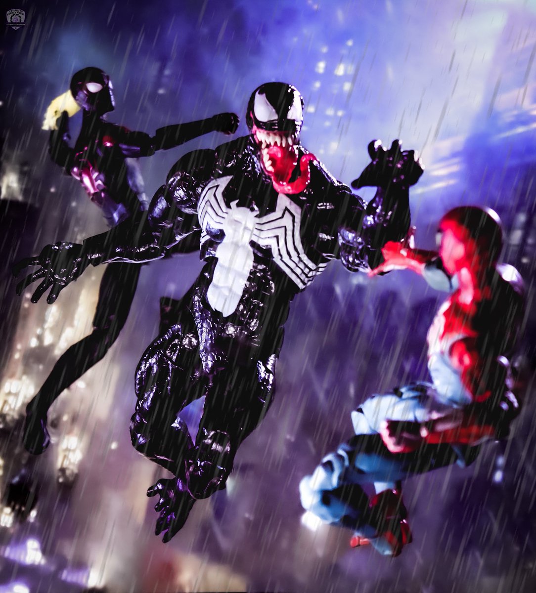 ImagosE's tweet photo. Je profite de cette photo (entraperçue pendant la #JapanExpo2023 ) pour remercier grandement l’équipe @Hasbro et Wemaje pour avoir donner à la @TPfrenchforce l’occasion de partager cette passion auprès des visiteurs du salon , et à toute la #tpff pour leur travail de dingues! ♥️ https://t.co/7V7ifUXPvp