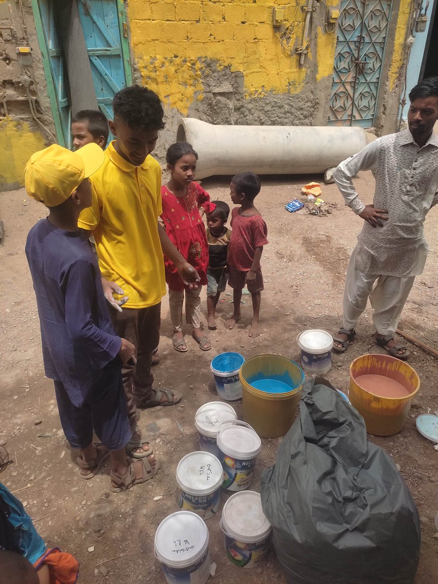 taherahasan's tweet photo. "Excited to witness the power of youth in action, making a positive impact on their environment! 🌍🌱 Let's all join hands and #MobilizeForChange! #YouthPower #EnvironmentalImpact #informalsettlements #macharcolony https://t.co/MjmgWhDWff