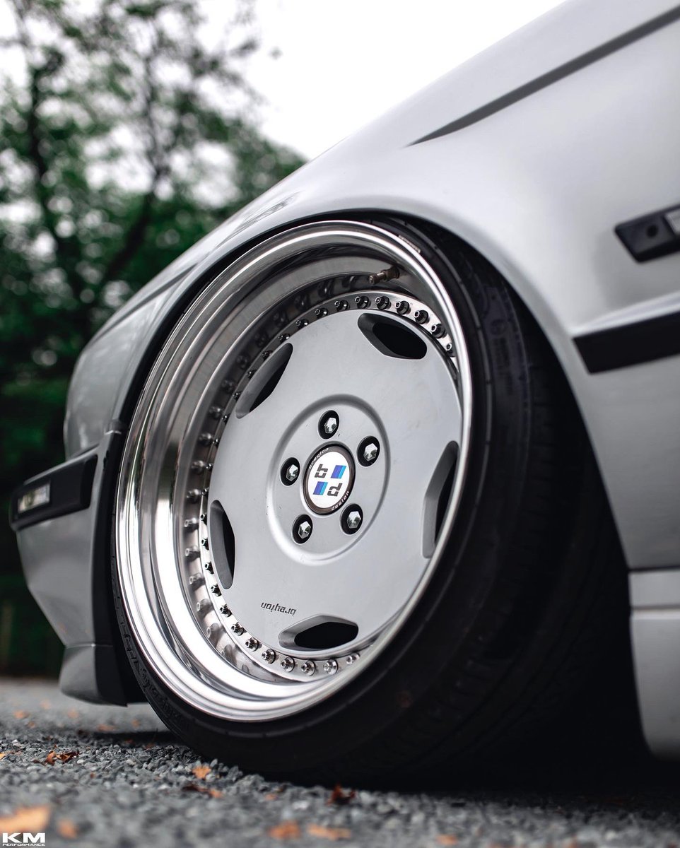 sho427e34's tweet photo. 国内にはないe34マニュアル売ります！
bmw 5シリーズ　535i 
車検　令和5年7月21日まで
144000 キロ

5MTマニュアルスワップ公認車両
エアサス車　エアサス　ploom
サンルーフ付き
ホイール　ブレ���トン18インチ
R4 11月　クラッチ新品交換済み
1993年

348万円

#車売ります
 #拡散希望 
#bmw  
#e34 https://t.co/eE8azRnAQb