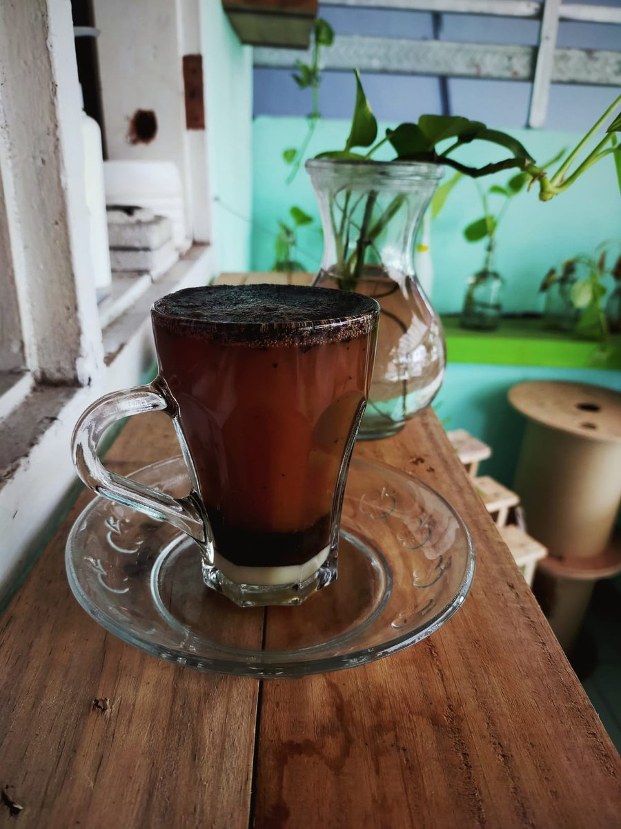 Kedailycoffee's tweet photo. Awan ngentang sing puanas.

rek aku wes buka lho, gak pingin ngombe es opo nyamil ngunu a? ngiyup yo gpp engkok tak gawekno lemon tea. wes talah pokok e penak. tak eneteni ya.

lokasi e nang jl mawar gg 1 no 24.
oyi https://t.co/1li15rflGN