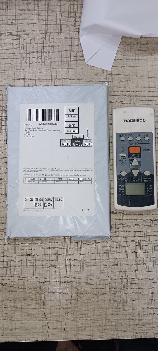 Lucky5557's tweet photo. @amazonIN @AmazonHelp @amazonbooks 

Your team says they shipped 32 pcs of physical books in this small packet 0.27KG total weight of shipment.

Get this sorted with your investigations team and send me my books.

#AMAZON #CHEATING #INDIA https://t.co/VRi9TRvJmJ