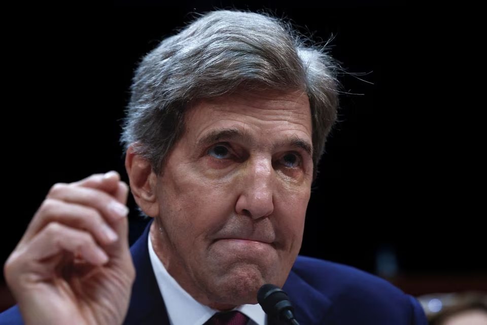 BonPote's tweet photo. La semaine dernière, John Kerry a déclaré "Les États-Unis ne paieront en aucun cas des réparations climatiques".
Cette nouvelle n'a pas vraiment été relayée en France. C'est pourtant un énorme doigt d'honneur à la coopération et la lutte contre le changement climatique. 🧵 https://t.co/6jhc2XKRQi