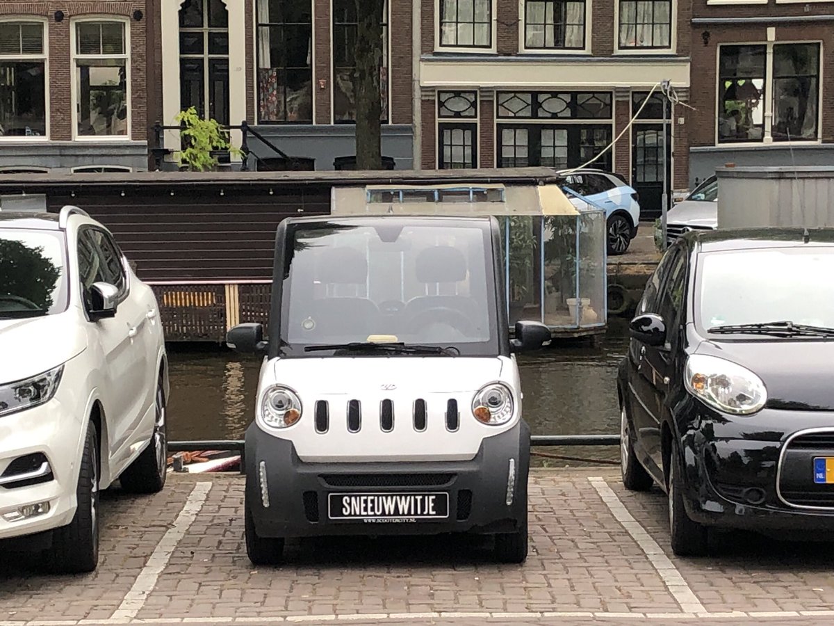 MonicaKeyzer's tweet photo. ๐
Sneeuwwitje.
#TypischAmsterdam Noordermarkt - Amsterdam.
#biro #stadsauto https://t.co/SaM3grFDkB