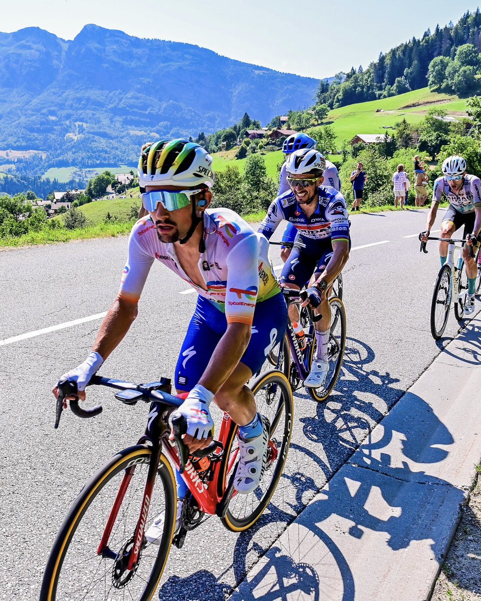 TeamTotalEnrg's tweet photo. Comment bien commencer sa semaine ? Peut-être avec un cadeau à remporter ! 🎁

Deux clés Steam pour activer Pro Cycling Manager 2023 sont à gagner 🎮 #TDF2023  

Pour tenter ta chance : 

🔁 RT cette photo + Follow @TeamTotalEnrg 
📳 TAS demain soir (18/07) https://t.co/46RnFqwMkk