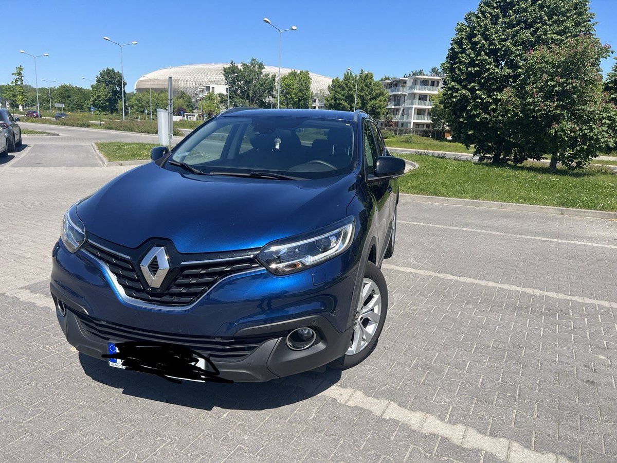 TomaszKawa's tweet photo. Przyszedł czas by akurat pozbyć się zbędnego auta. 5-latek z 67k przebiegu 🚙 Gdyby ktoś szukał rodzinnego SUVa to polecam 👉 https://t.co/4dwWvKMsKo https://t.co/UjQd6rl8fJ