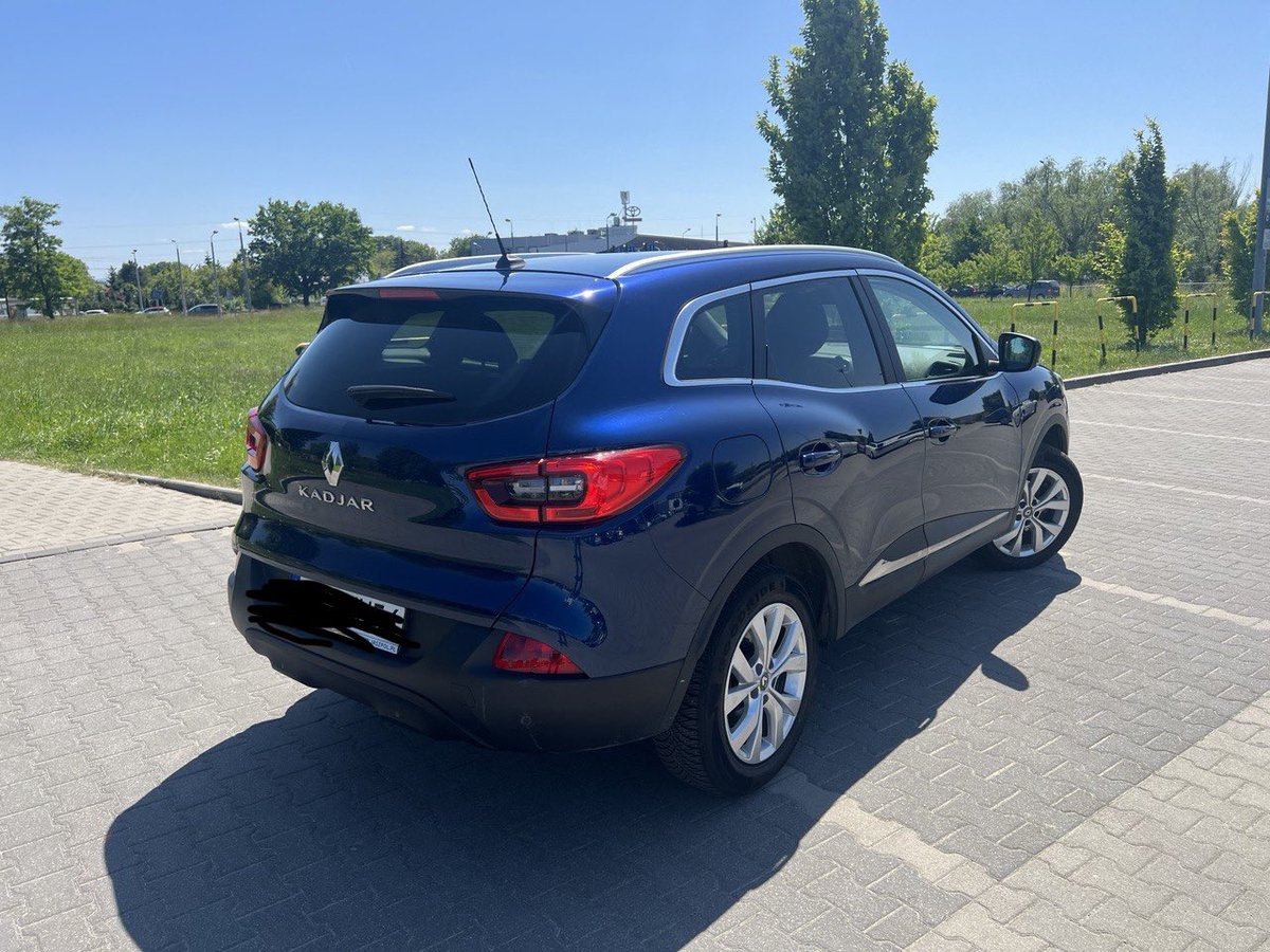 TomaszKawa's tweet photo. Przyszedł czas by akurat pozbyć się zbędnego auta. 5-latek z 67k przebiegu 🚙 Gdyby ktoś szukał rodzinnego SUVa to polecam 👉 https://t.co/4dwWvKMsKo https://t.co/UjQd6rl8fJ