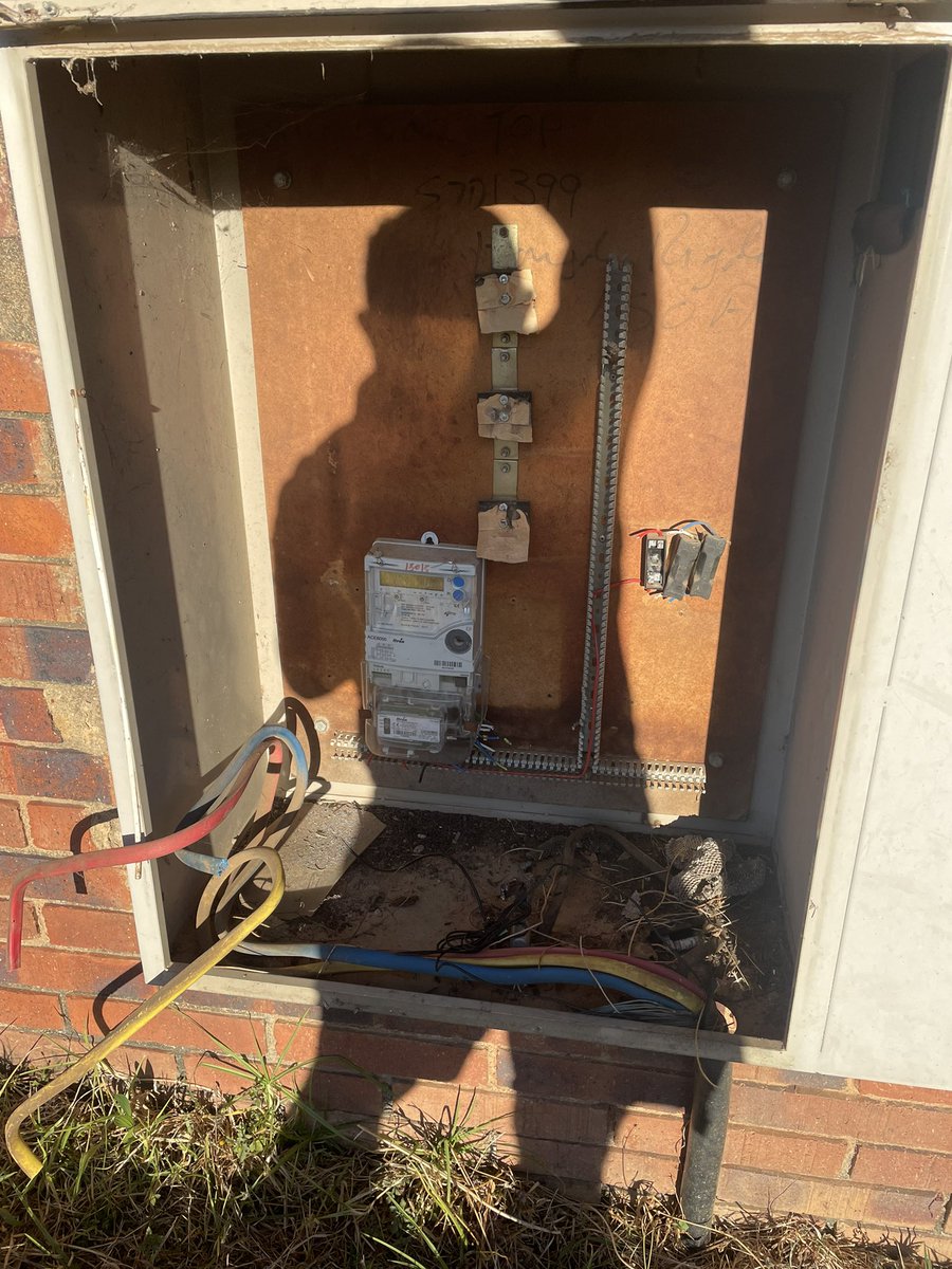 Jay_Boy_316's tweet photo. @CityPowerJhb Thank you, confirmed cable theft at complex box https://t.co/uSdWfKGoFR