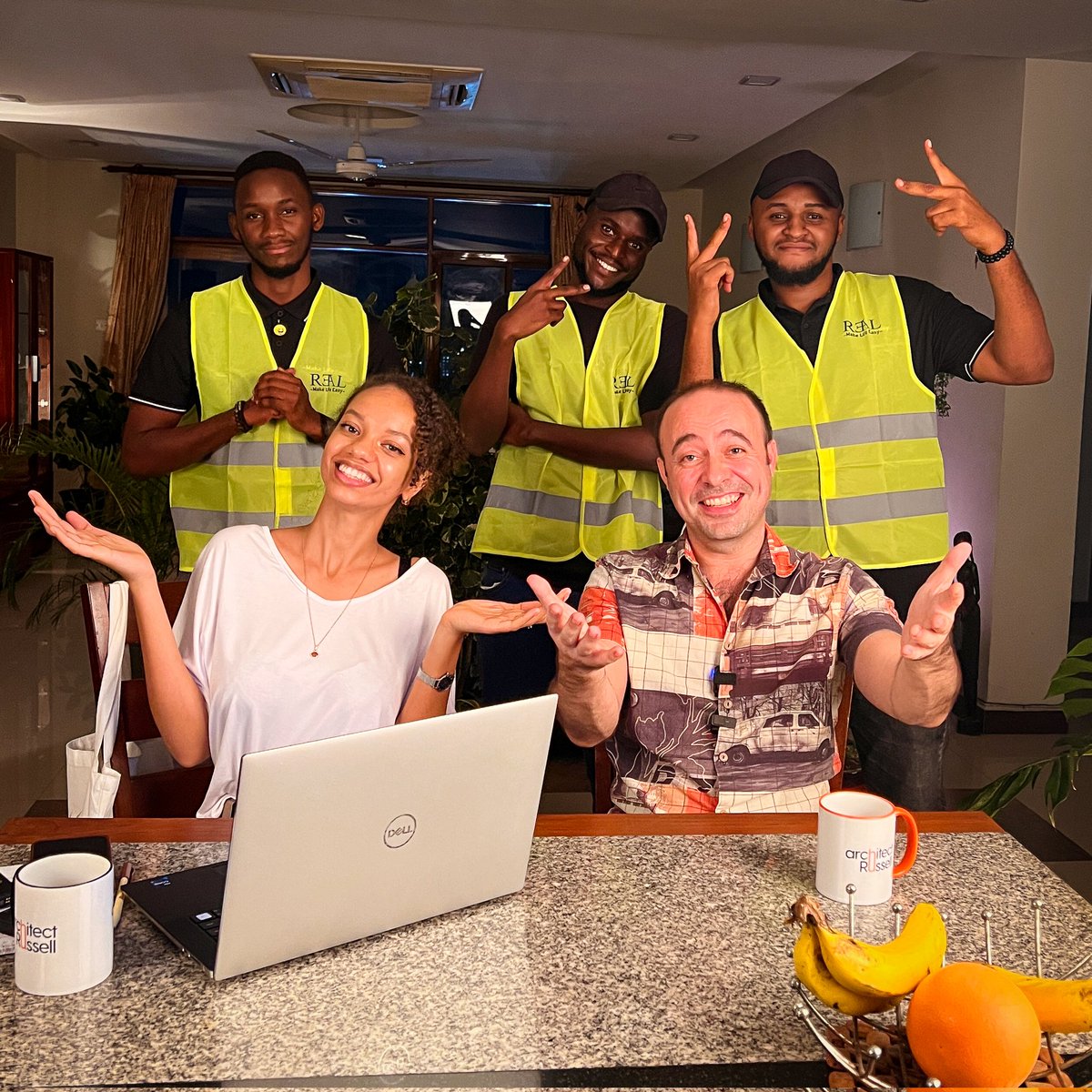 Behind the scenes of our upcoming show, Real Expert! 🎬 We had so much fun shooting with this amazing group of people. Stay tuned for the premiere on YouTube and other platforms. 👀
👇👇
bit.ly/3ryrUd6
