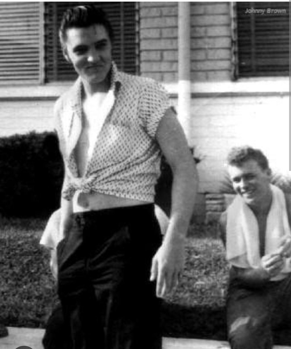 forever_tcb's tweet photo. How I love Elvis' tied shirt era. Even in the 50s he was killing it! https://t.co/twaC3Su3IU