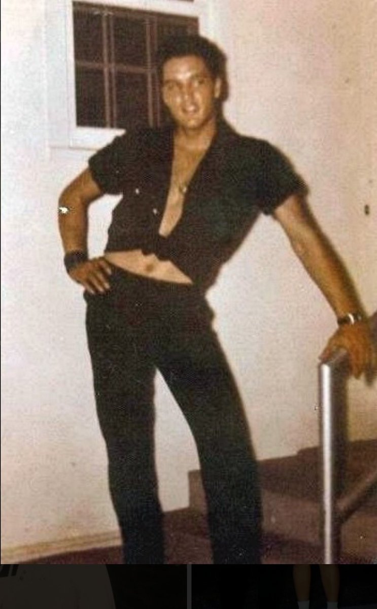 forever_tcb's tweet photo. How I love Elvis' tied shirt era. Even in the 50s he was killing it! https://t.co/twaC3Su3IU