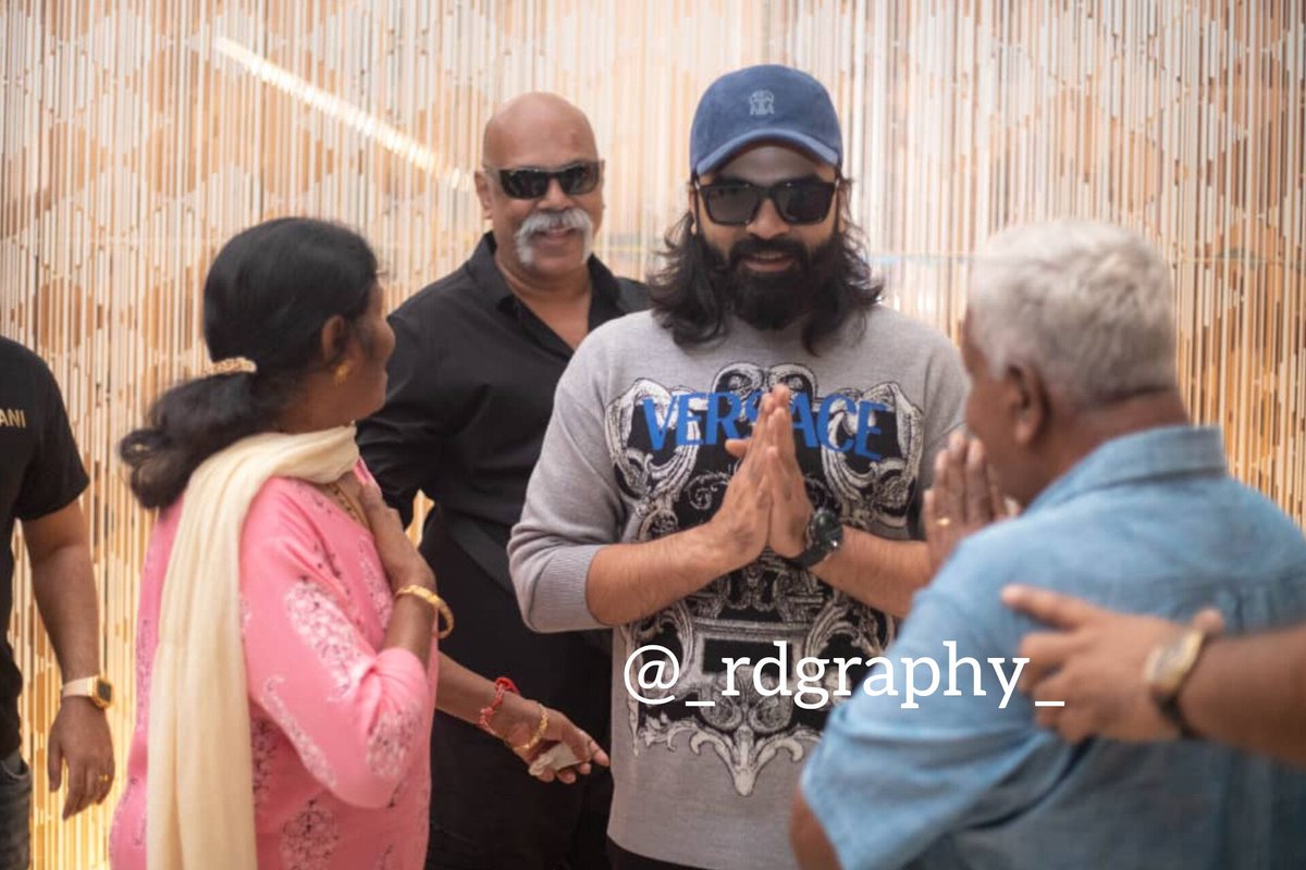 MOSTRFC's tweet photo. Thalaivan #Atman #SilambarasanTR always great..
Giving Respect to Elder People..
Love this picture ❤️

#MOSTRFC https://t.co/B77RzprALm