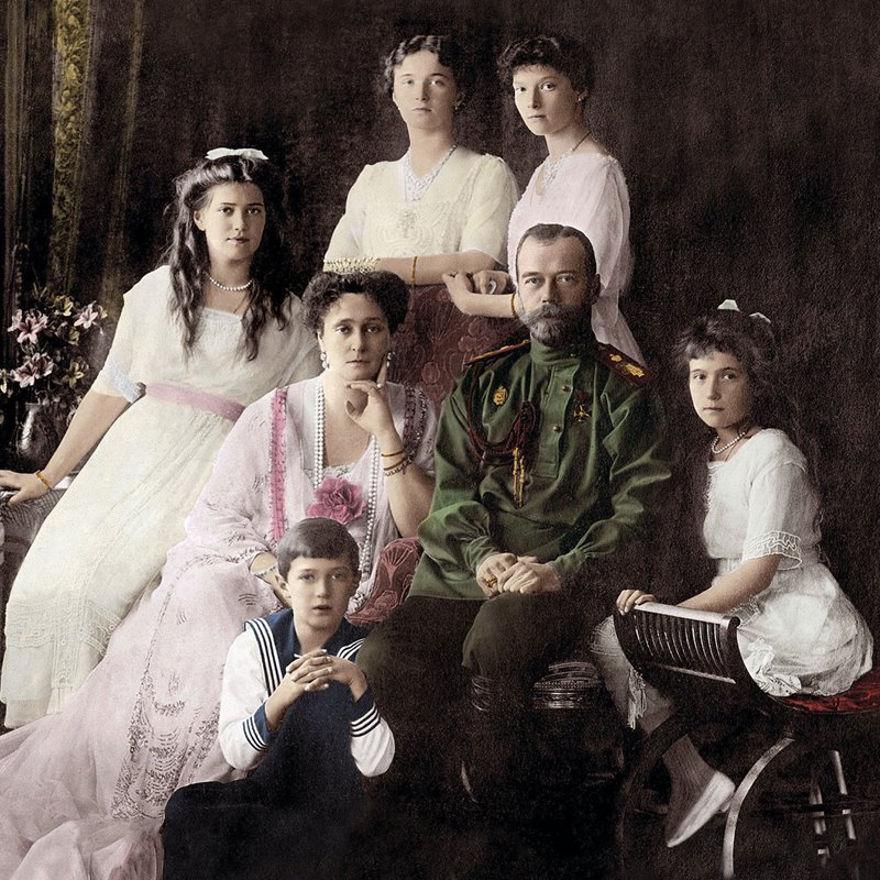 netpol_es's tweet image. #TalDiaComoHoy hace mas de 100 años fue el final de Los #Romanov 🪆 

Una noche de julio asesinaron a los últimos #Zares de Rusia junto a sus cinco hijos.

Te apetece saber más❓🤓 

A través de ⬇️ 
 
 Pincha aquí 👇
@HistoriaNG

🔗historia.nationalgeographic.com.es/a/final-romano…🔗  

#NETPOL