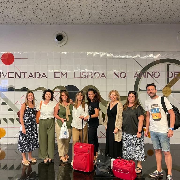 FpSedavi's tweet photo. SEDAVINEROS POR EL MUNDO, en este caso Lisboa, terminaron ayer su Job Shadowing. Ha sido una semana increíble en la cual han compartido experiencias con sus respectivos centros portugueses y han potenciado la organización informal. https://t.co/NpT6phwCX9