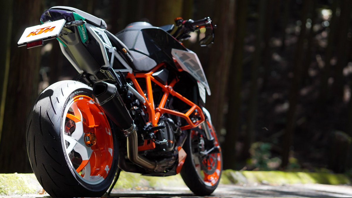 kimagure1290's tweet photo. 今日は山の中で一人でSDRの撮影
木漏れ日がイイ感じにバイクに当ってくれたから良い写真が撮れた https://t.co/CoAvkSfRv0