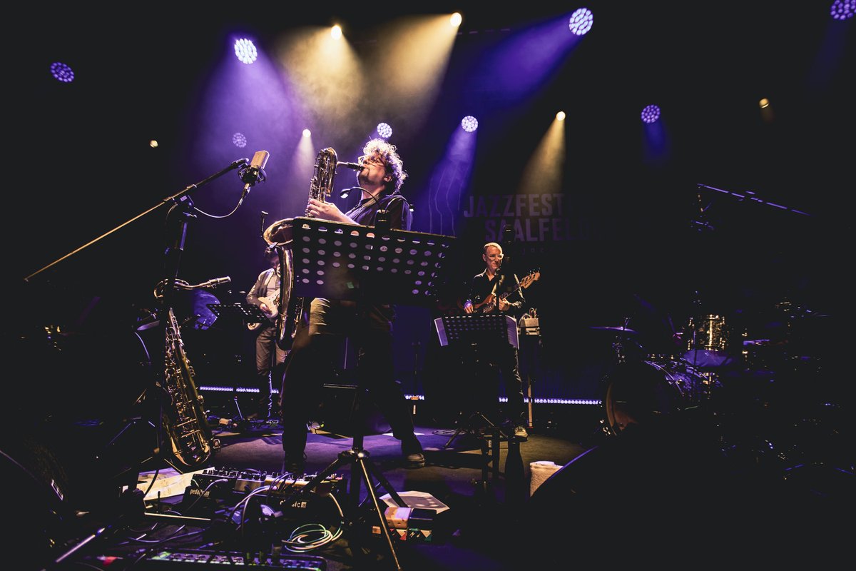 The countdown is on: Only 1 month to go! 🤩🎶

@musicexportat has written a wonderful article about us. Read it here for inspiration: 

📲 musicexport.at/43rd-jazzfesti…

📸 Matthias Heschl

#jazzsaalfelden #article #austrianmusicexport #jazzfestivalsaalfelden