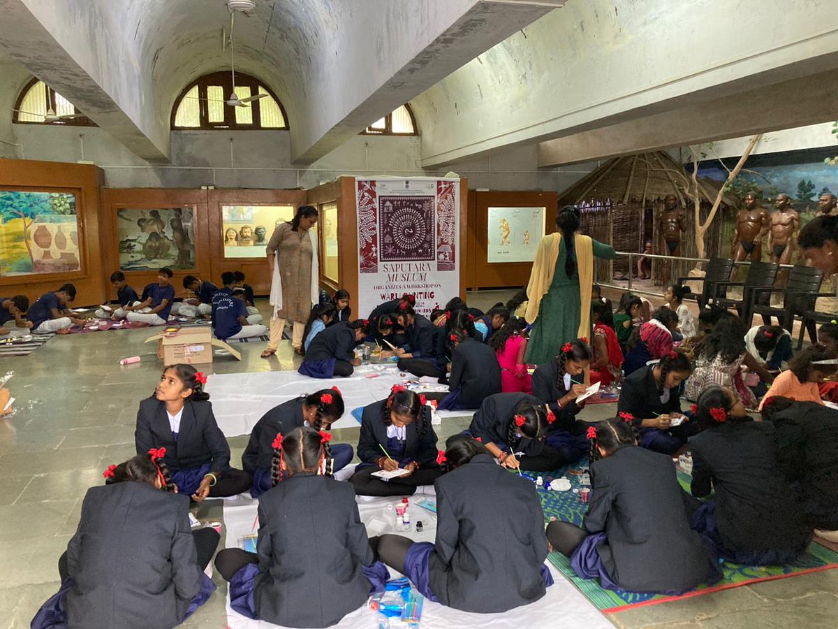 Children participated for Warli Painting workshop on 16th of July, at Saputara Museum. 
.
.
.
#warliart #art #tribalart #museum #museumactivities