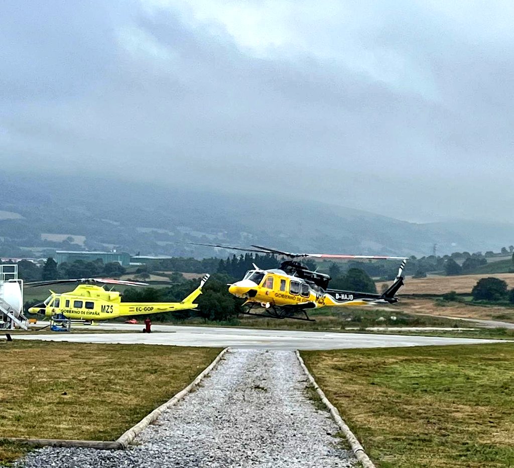 AT_Brif's tweet photo. 8:55 | 🔴 ACTIVADA @BrifTineo desde su base en #Tineo #Asturias para actuar en #IFPuntagorda #LaPalma
Se dirigen al aeropuerto de #SantiagoDeCompostela en #MZ5 y #MZ5C (Ibias)
Muchísimas ánimo compañeros
Somos #BRIF de @mitecogob https://t.co/33KMOlNDmX