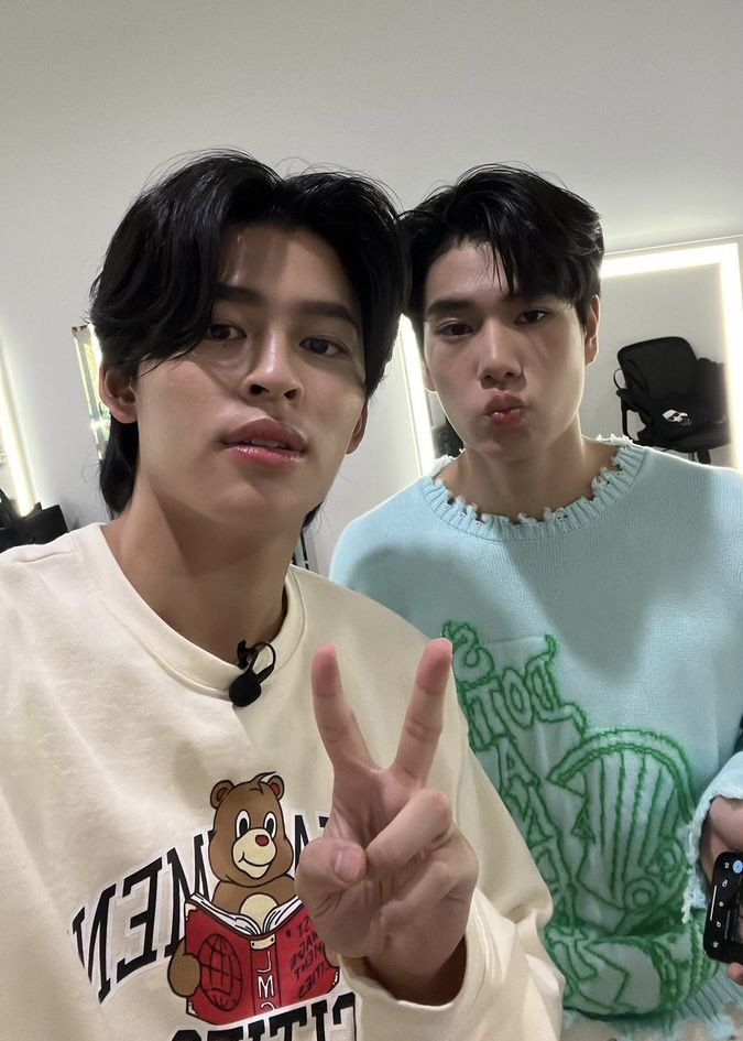 hereforppw's tweet photo. random selfie — a thread by #ปอนด์ภูวินทร์ #PondPhuwin #phuwintang #ppnaravit https://t.co/ofn1UqO5fQ