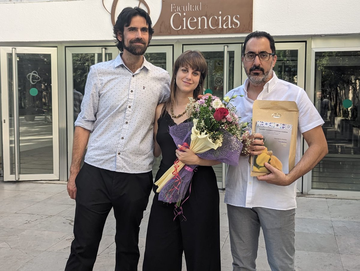 GarciaMunoz_Ana's tweet photo. I'm very happy because I defended my thesis last Friday!! Thank you so much @mabdelaziz_moha @MunozPajaresAJ 💜🌱 https://t.co/UP93TYFeLk