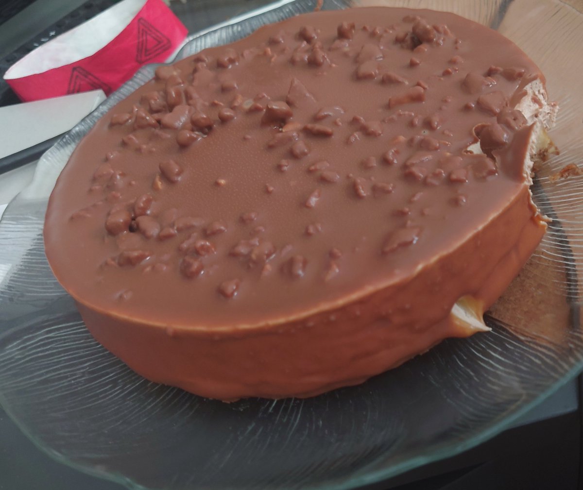 Chewwyn's tweet photo. I guess cakes can be dangerous https://t.co/J8lGj6wJbf