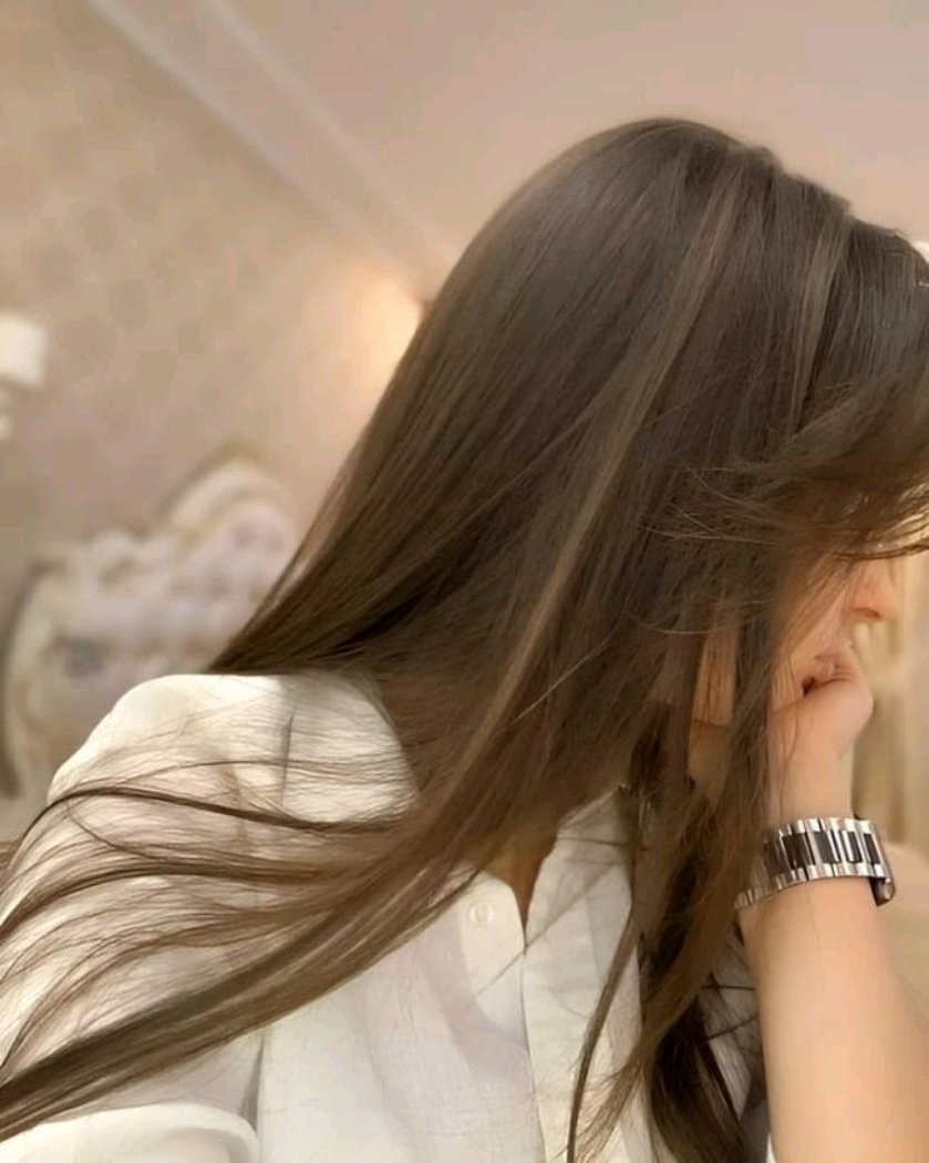 🕊💜 هناك أحاسيس .. ليست لنا قدرة التعبير عنها بالڪلمات .. وهناك ڪلمات .. لا تعبر عن أحاسيسنا أبدا ..!!
جميلة هي تلك اللحظات .. التي تسافر فيها عقولنا إلى من نحب تغادر أجسادنا في رحلة لبرهة من الزمن .. رحلة تبدأ بذڪرى .. وتنتهي بابتسامة وبهجة يطير القلب بها فرحا ..