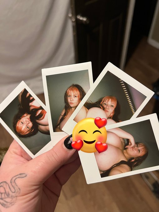 Sellin polaroids 🥰 dm me ✨ https://t.co/WSoxk3uv1h