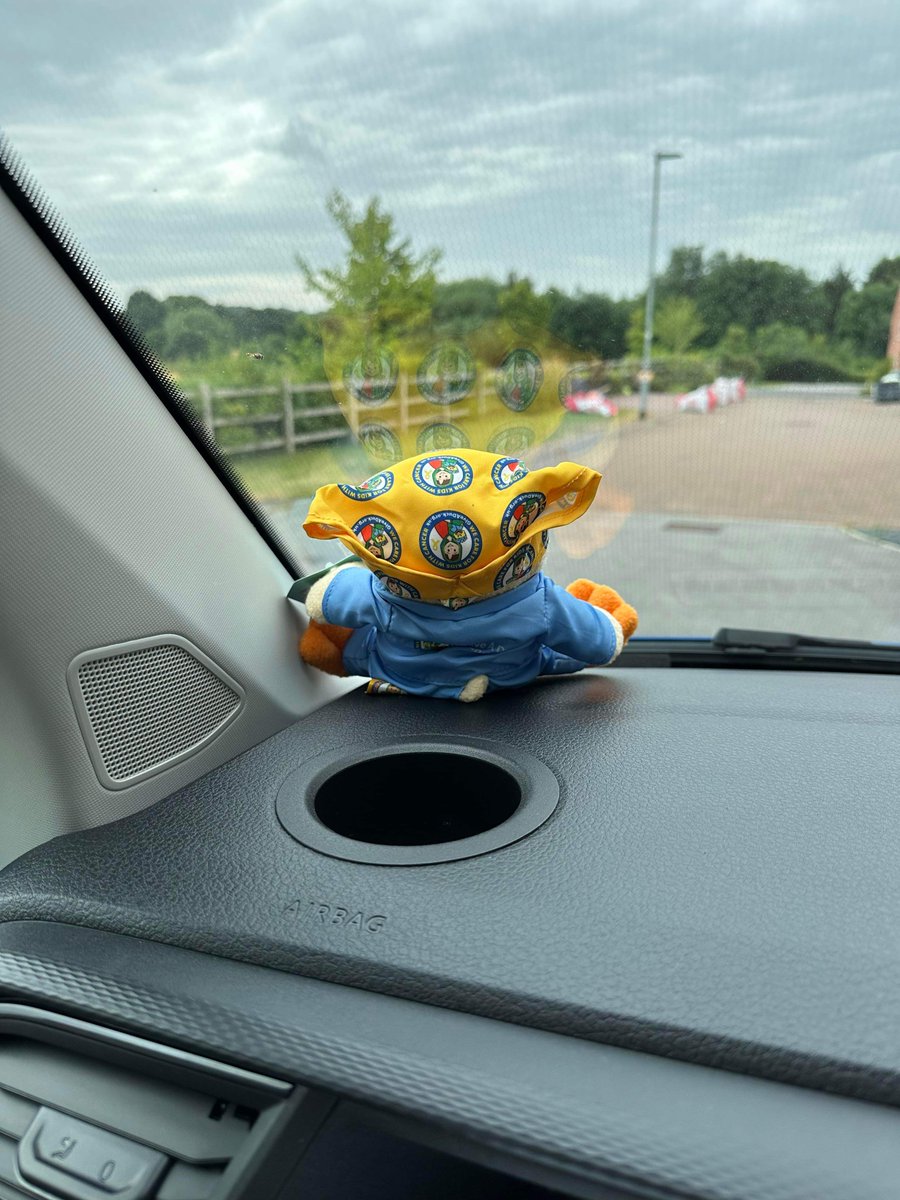 👋🐥 Meet Duckling - your perfect travel companion!

💛 Show your support and raise awareness of Give A Duck this September for Childhood Cancer Awareness Month and buy your very own Duckling! 

✅ Shop now: bit.ly/CCAM-shop-now

#CCAM #ChildhoodCancerAwarenessMonth #shopnow