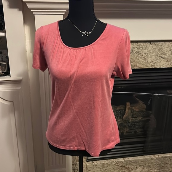 ShelleyB326's tweet photo. So good I had to share! Check out all the items I'm loving on @Poshmarkapp #poshmark #fashion #style #shopmycloset #tommybahama: https://t.co/htdRYsjz3K https://t.co/UlTZq1DacS