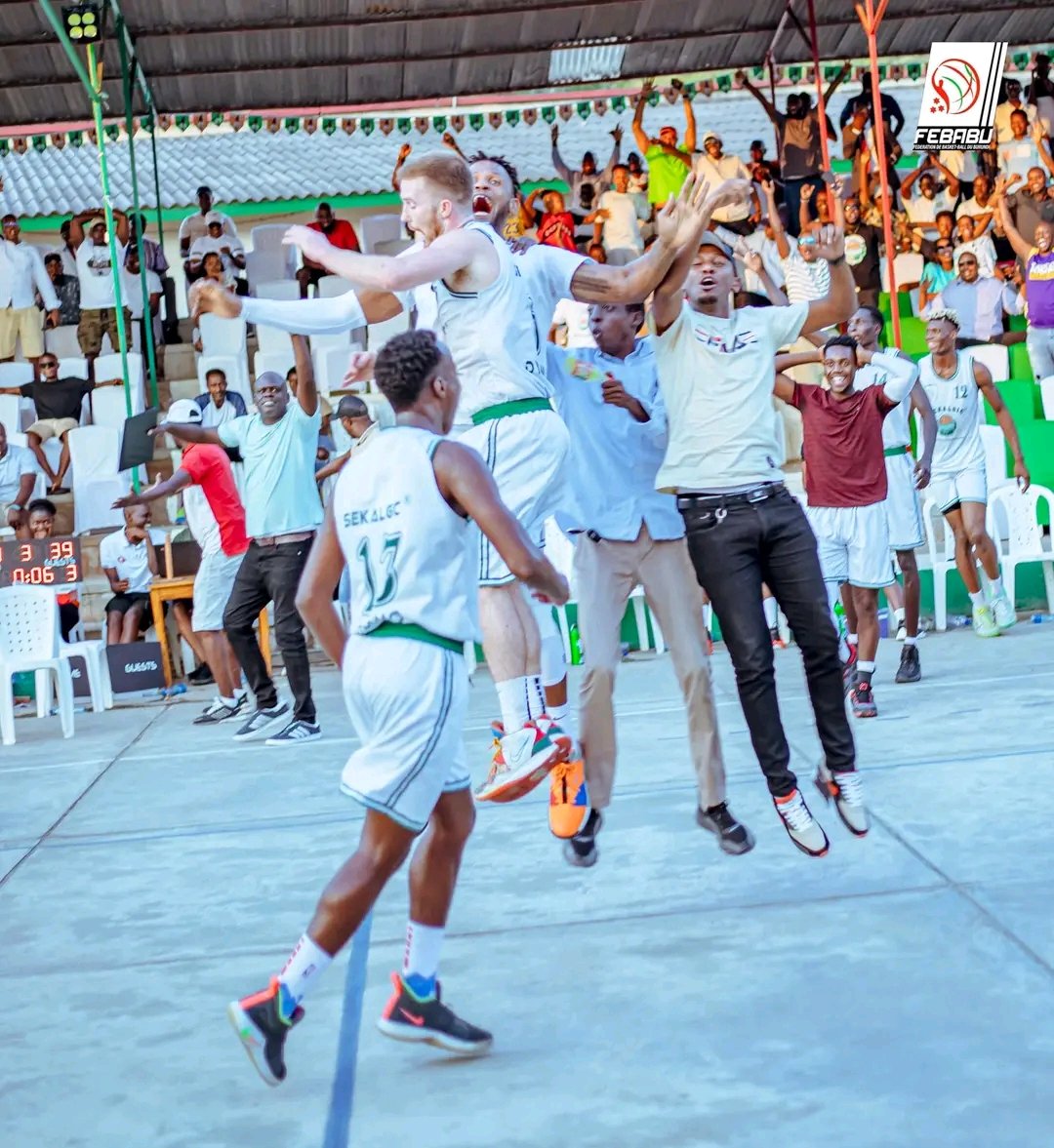 MagazineJimbere's tweet photo. 🏀🔴 La finale des #PlayOffs de la #VivaBasketballLeague édition 2023 va se disputer entre @DynamoBbc et @URUNANI_BBC. Cette dernière a obtenu son billet pour la finale après avoir éliminé #TigersBBC de @makambaProvince lors du 4ème match (73-61) ce 16/07/2023 au terrain du Département des #Sports et de la Culture
#Burundi