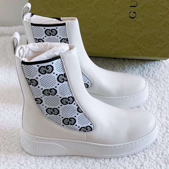 itsniabby's tweet photo. So good I had to share! Check out all the items I'm loving on @Poshmarkapp #poshmark #fashion #style #shopmycloset #gucci #spiegel: https://t.co/1F4DP2ShV1 https://t.co/BCtKThbQOk