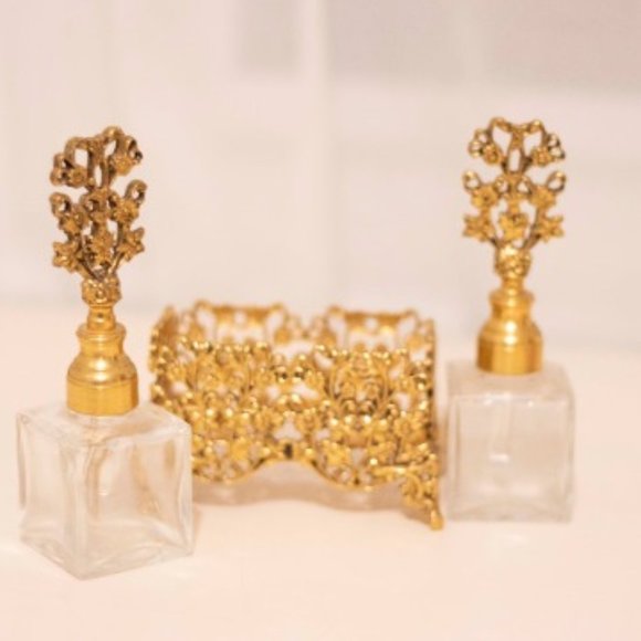 laura19603555's tweet photo. So good I had to share! Check out all the items I'm loving on @Poshmarkapp #poshmark #fashion #style #shopmycloset #vintageperfume #vintage: https://t.co/jS9v4LGCLp https://t.co/Hvj9OJACnu