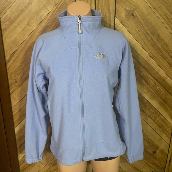BThrifter's tweet photo. So good I had to share! Check out all the items I'm loving on @Poshmarkapp from @AlishaS01597111 @PreciousP711 #poshmark #fashion #style #shopmycloset #thenorthface #monteau #disney: https://t.co/mYB6XX99Cj https://t.co/0Kp1whS9gk