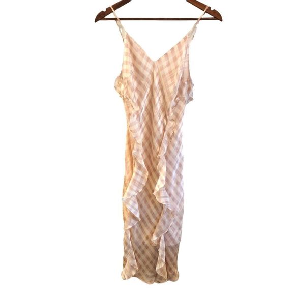 AmyGravlee's tweet photo. So good I had to share! Check out all the items I'm loving on @Poshmarkapp from @amarti121983 #poshmark #fashion #style #shopmycloset #victoriassecret #carolelittle: https://t.co/SLIaAkdj98 https://t.co/gcAfYTL8oK