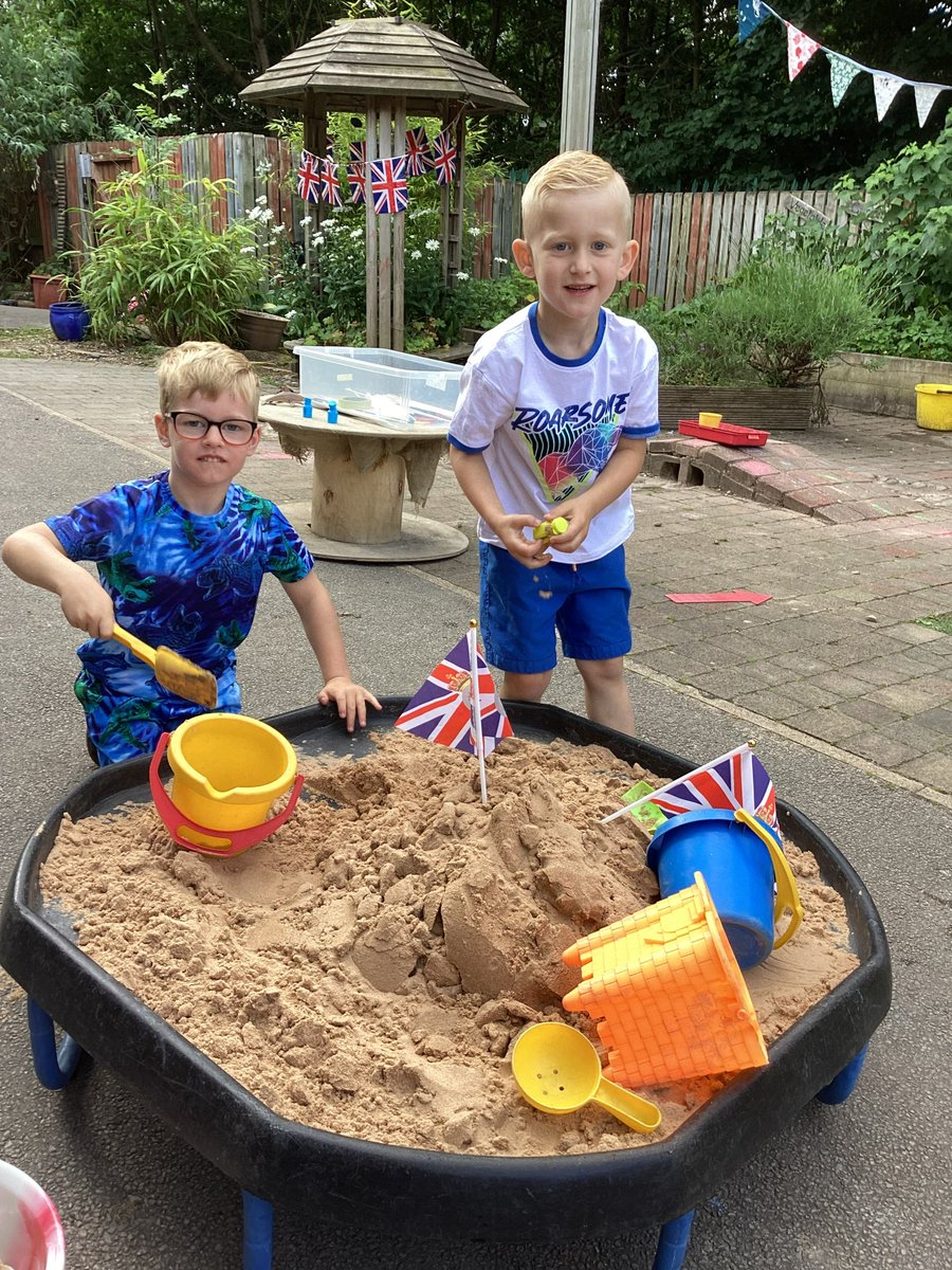 Ash class had a great 'Beach Day' last week. They carried out lots of different learning activities on a beach theme.