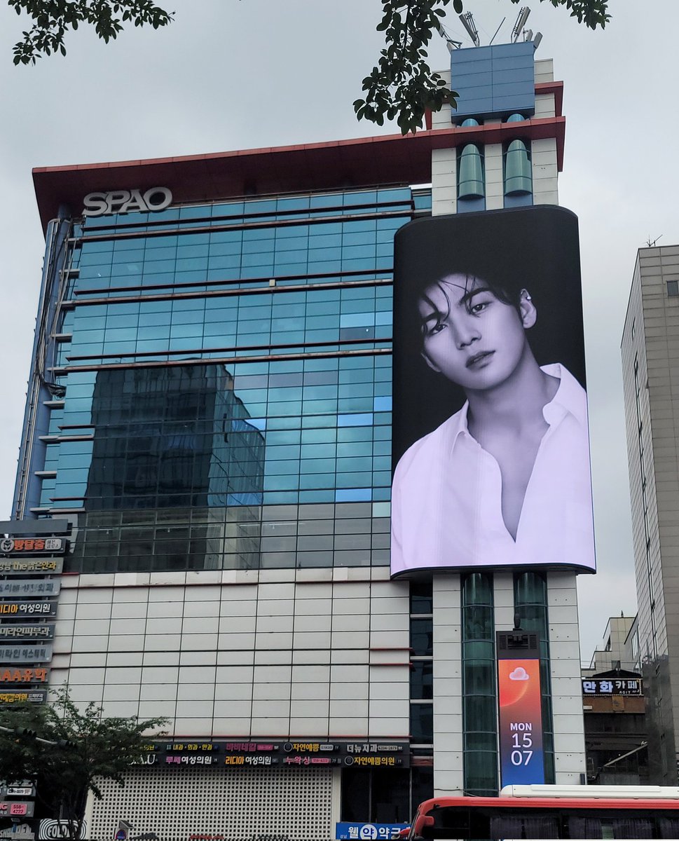 BAEKHO_SPT's tweet photo. 🎀𝚃𝚘 𝙱𝚊𝚎𝚔𝚑𝚘, 𝙾𝚞𝚛 𝚙𝚛𝚎𝚜𝚎𝚗𝚝🎀 

✨️강남 점프밀라노 광고 시작✨️

❣️ 7/17(수) ~ 7/23(일)

#우리의_눈부신여름_동호야_생일축하해  

광고 인증 해시태그와 함께 동호의 생일을 축하해주세요🤗

#강동호 #백호 #BAEKHO https://t.co/ONmHJ6dDQt