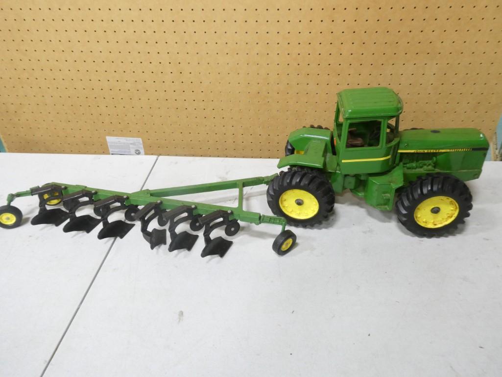 DenotterAuction's tweet photo. Nice farm toys on our auction this week.  Ends Monday.  https://t.co/4uV2rJYxWF

#farmtoys #vintage #vintagetoys #onlineauction #JohnDeere https://t.co/IGTwSSWWxn