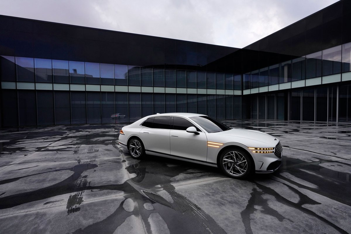 FanaticarMag's tweet photo. Mit dem G90 möchte Genesis auch in der oberen Liga mitspielen. In Goodwood präsentierte sich der Luxus-Liner nun erstmals auch in Europa. 
#G90 #genesis #Limousine #GenesisG90 #LuxurySedan

https://t.co/JZtefuMncn https://t.co/JKWMFmB6cG