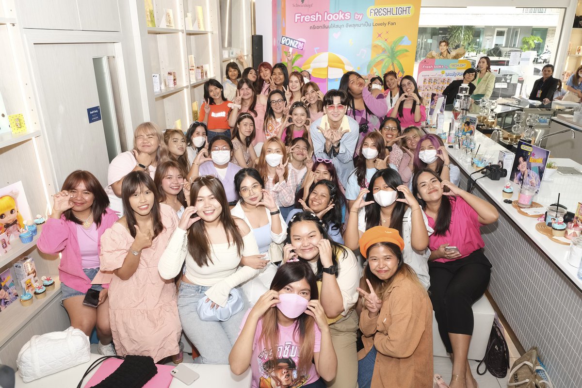 around_ent's tweet photo. Fresh Looks by Freshlight จัดอีเวนต์ ชวน บอนซ์ ณดล อวดลุคสีผมใหม่ พร้อมโชว์ Mini Concert เอาใจ Lovely Fan

อ่านต่อ: https://t.co/uiaeXLZfnT

#FreshlookbyFreshlight #bonnadol https://t.co/bBg0u3o2Ic