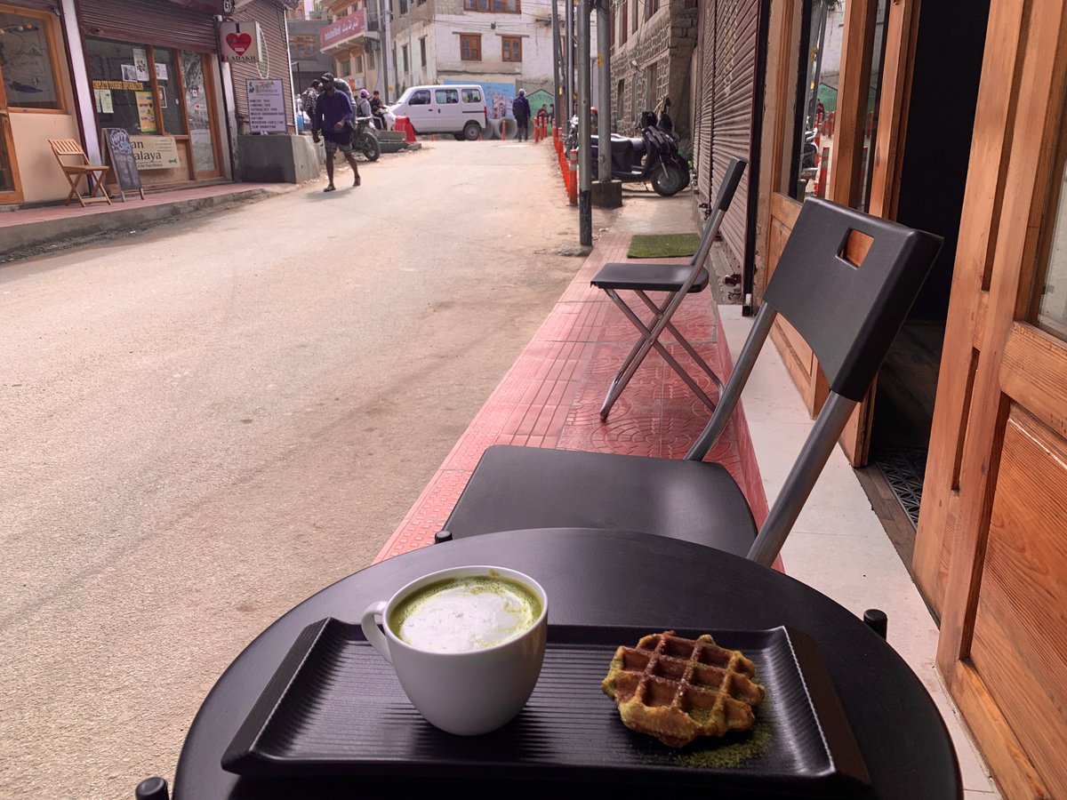 vemupa_waka's tweet photo. HAHACafeの美味しいスィーツ達❤️あ、今日は既にロールケーキは売り切れです。
#hahacafe
#HiddenHimalaya
#ラダック
#レー https://t.co/2ngMAySyXl