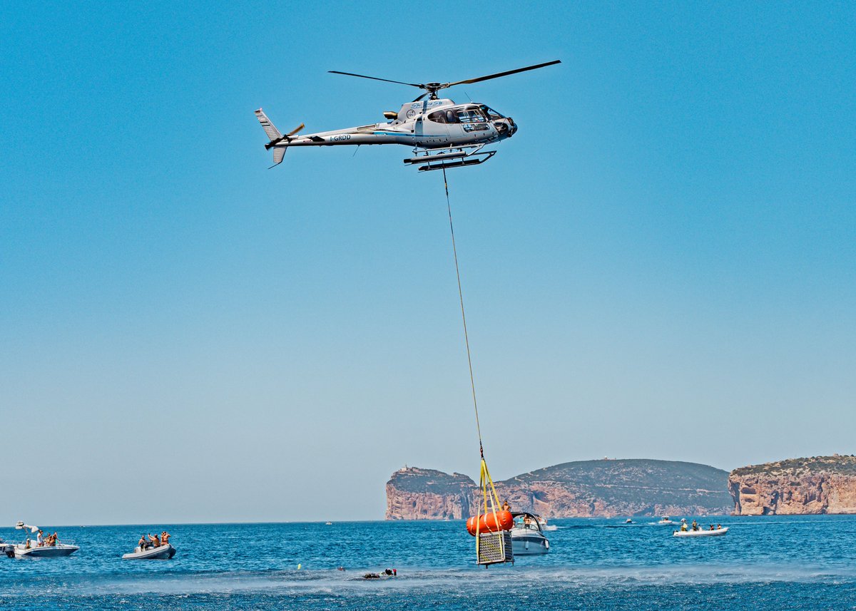 Akènta Day 2023: the moment of the emergence of the Underwater Cellar of #AkentaSub 🚁
#AkentaDay 2023: il momento dell'emersione della Cantina Subacquea 🍾 #Akenta 

#AkentaDay2023
#SantaMariaLaPalma