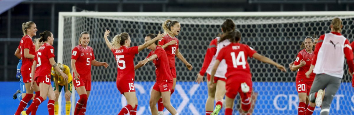 DDCTchad's tweet photo. La Nati au féminin! 
L’équipe nationale féminine de football participera à la Coupe du Monde Féminine FIFA 2023 qui débute ce 20.07.23 🥳⚽️
Dites-nous dans les commentaires quelle équipe vous allez supporter #FIFAWWC #natimiteuch #lanatiavecvous #lanaticonvoi https://t.co/RbOzYN4Zn7