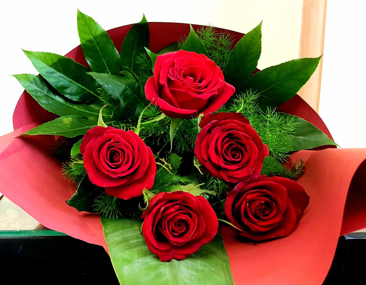 PattraMarya's tweet photo. A bunch of #flowers for #Monday
To you with #love๐
#LoveIsland
#photonft #nftseconds #NFTs #lifestyle #NFT #photography #birthday #surprise #party https://t.co/2gNOC7yned