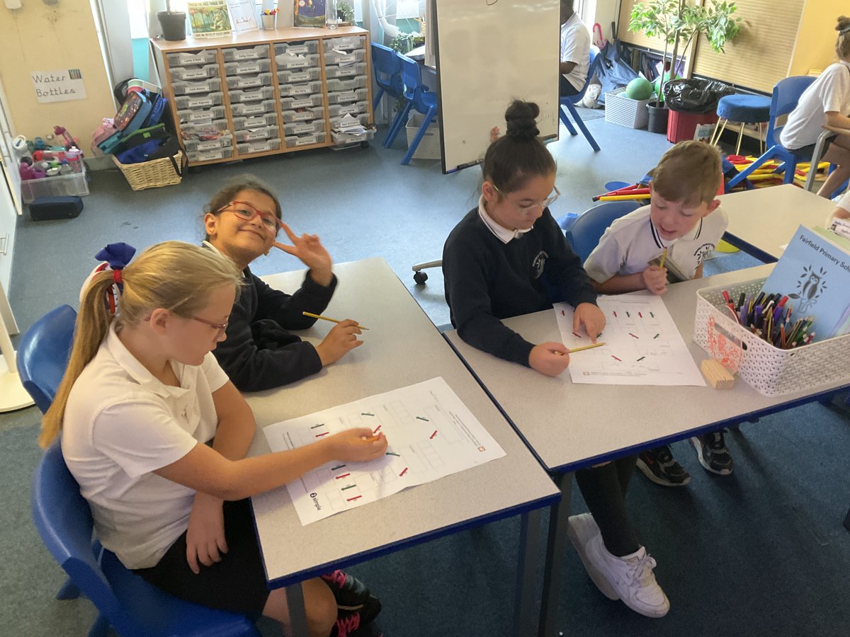 FPS_Computing's tweet image. Year Three have been writing &apos;binary questions&apos; to organise their own branching database about animals. 🤯
