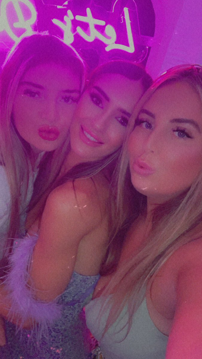 natjonesxx's tweet photo. Lori’s birthday 💜💜 a ballll 🪩🥳 https://t.co/NurkUxUrc7