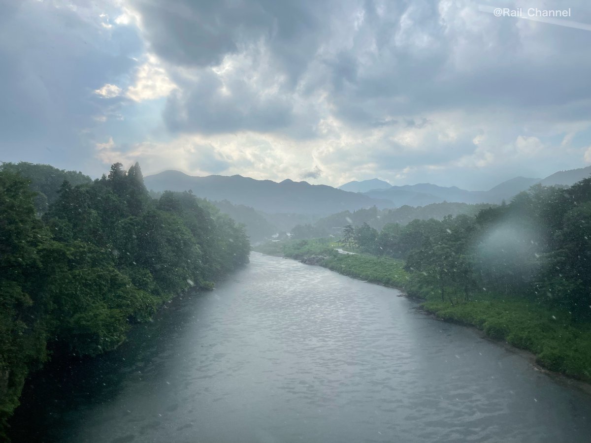 Rail_Channel's tweet photo. 小佐越を出て、新高徳の手前あたりから雨だった
#鬼怒川線 #鬼怒川 #いまそら #500系 #515F #リバティ https://t.co/UuPdYW7FJ6